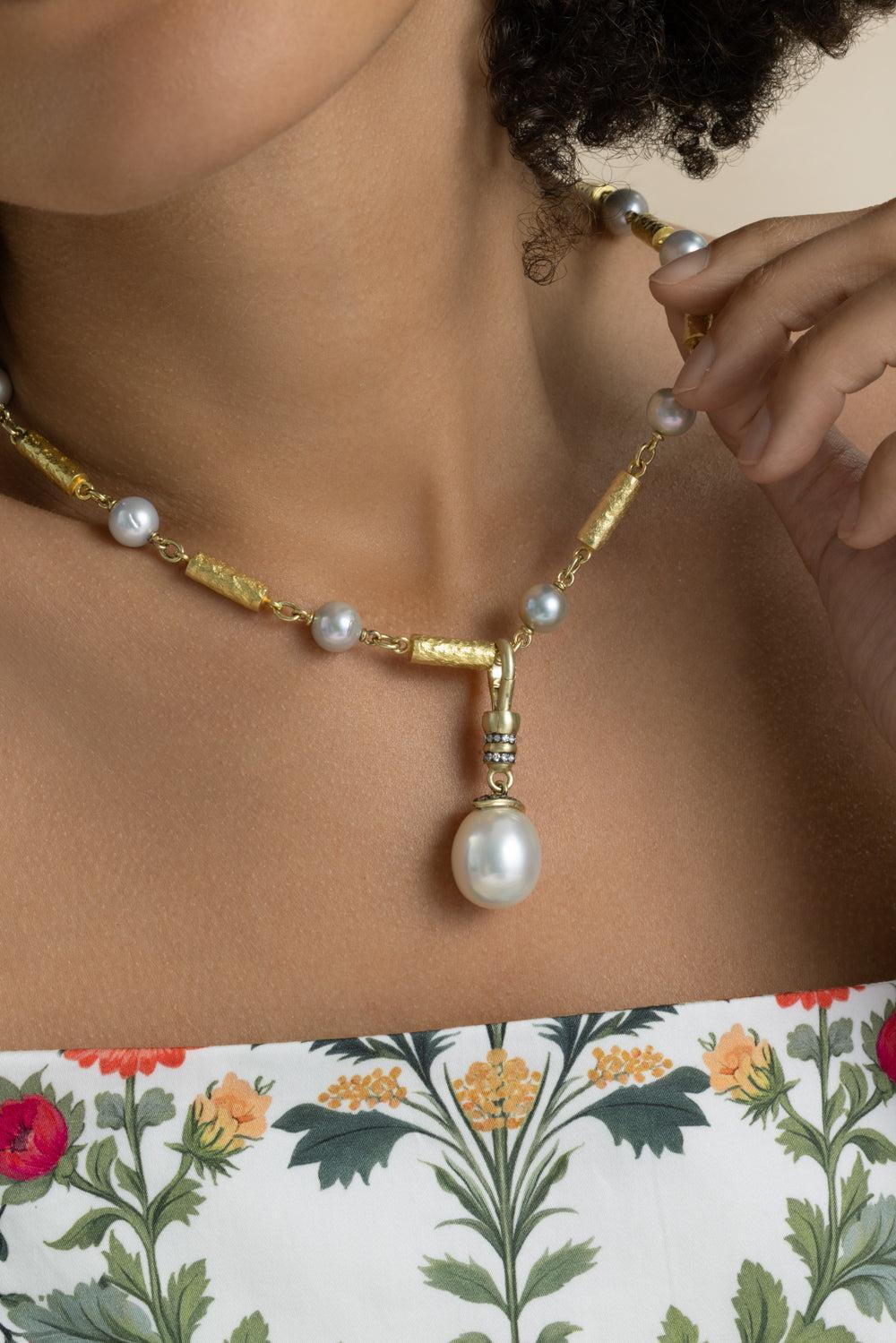 South Sea Pearl Neo Clasp Pendant-YELLOW GOLD-JEWELRYFINE JEWELPENDANT-SYLVA & CIE