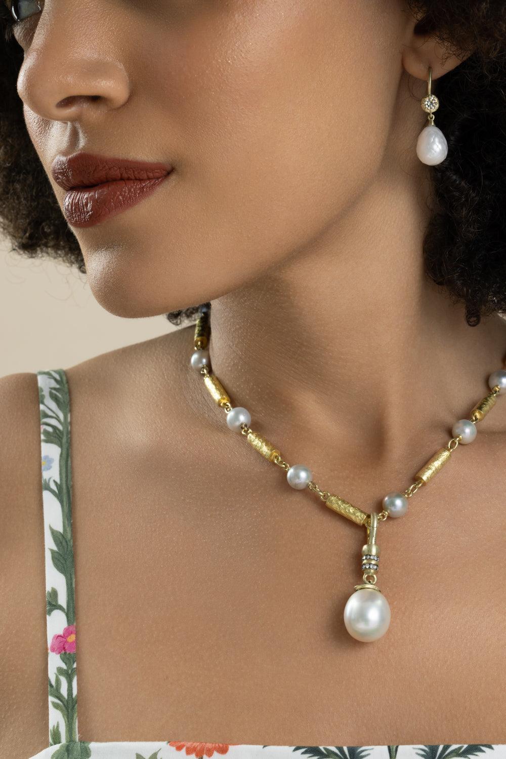 South Sea Pearl Neo Clasp Pendant-YELLOW GOLD-JEWELRYFINE JEWELPENDANT-SYLVA & CIE
