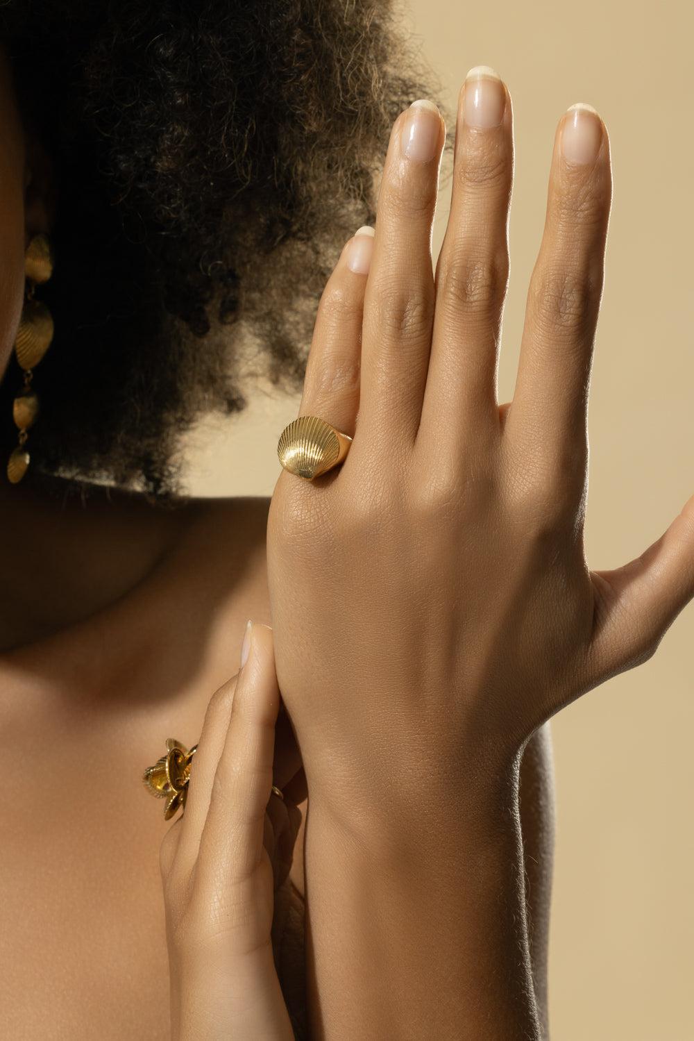 Shell Pinky Ring-YELLOW GOLD-4.25-JEWELRYFINE JEWELRING-CADAR