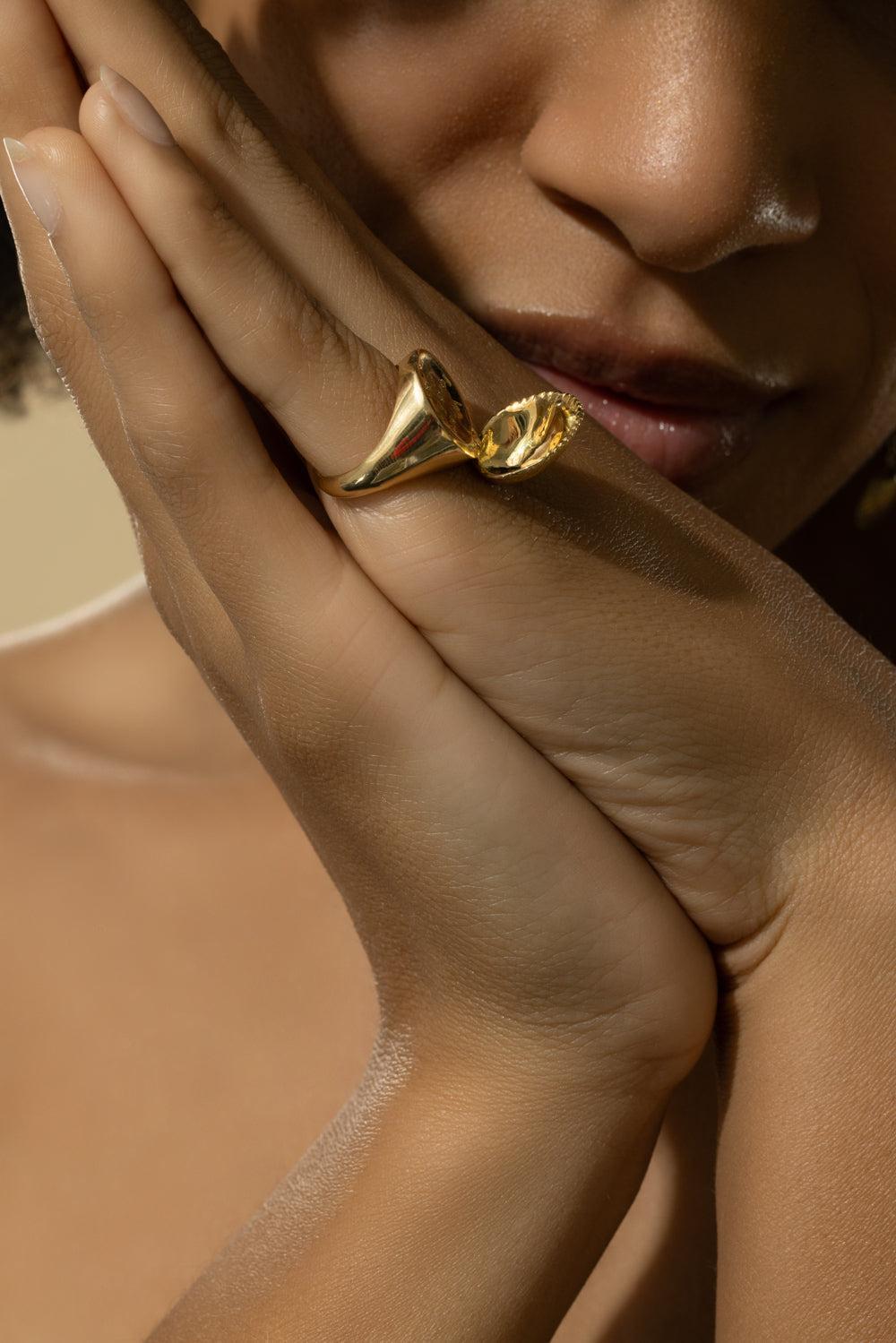 Shell Pinky Ring-YELLOW GOLD-4.25-JEWELRYFINE JEWELRING-CADAR