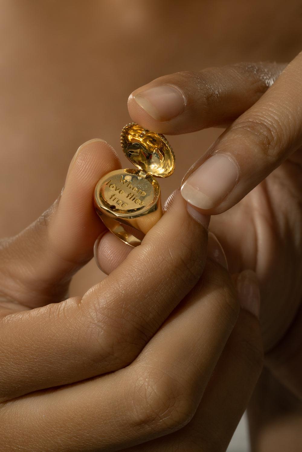 Shell Pinky Ring-YELLOW GOLD-4.25-JEWELRYFINE JEWELRING-CADAR