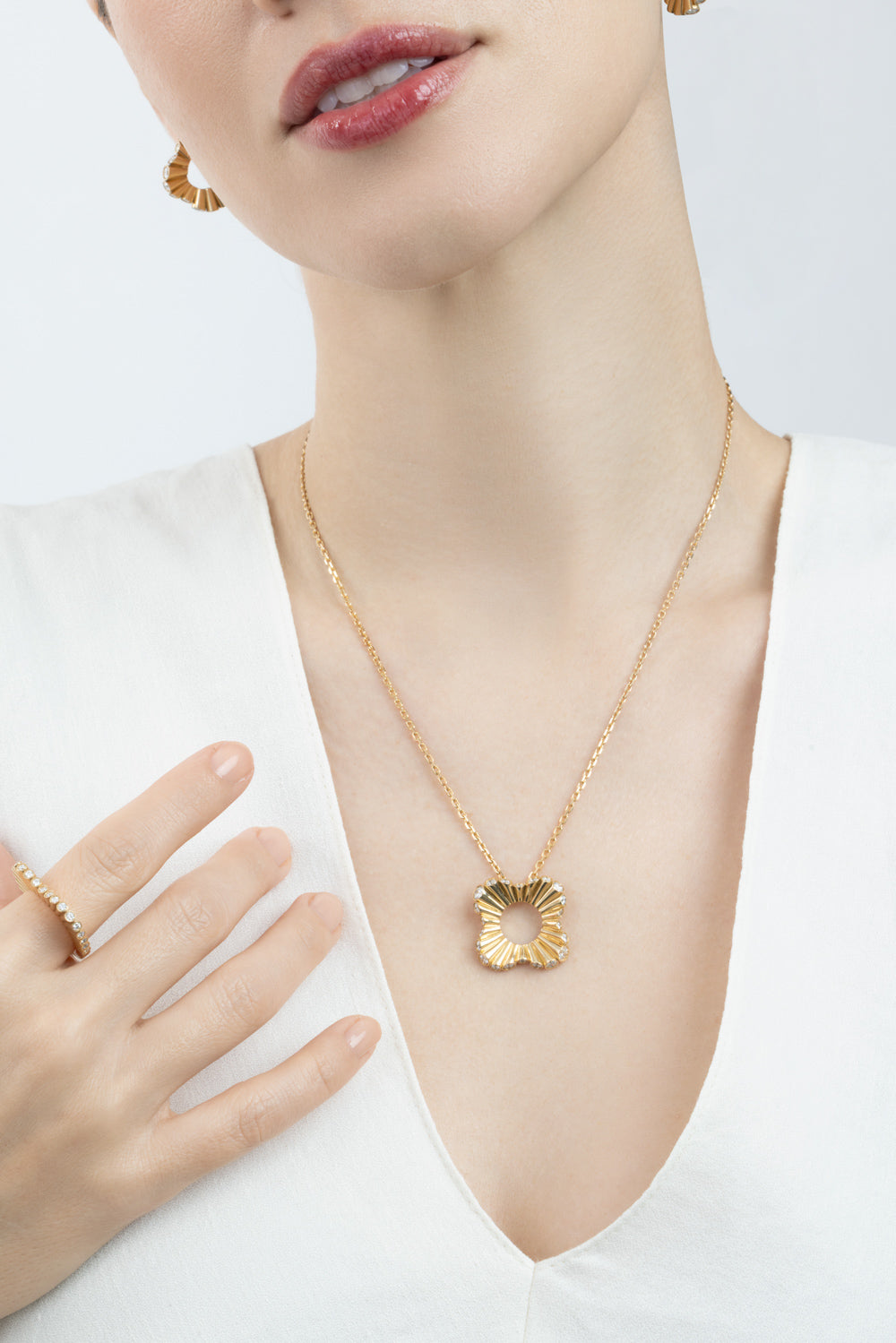 Diamond Serti Clos Pendant Necklace