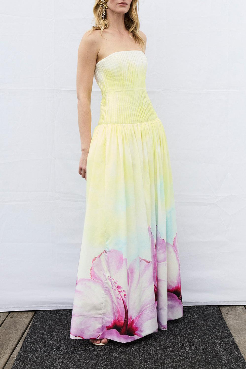 Vacation Gown In Colour Ombre Hibiscus Size 4 - Women’s Designer Dresses