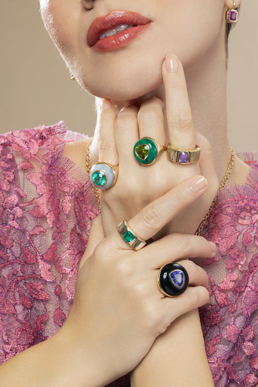 Emerald Pleated Band Ring-YELLOW GOLD-7-JEWELRYFINE JEWELRING-RETROUVAI