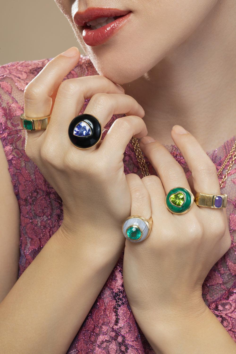Emerald Pleated Band Ring-YELLOW GOLD-7-JEWELRYFINE JEWELRING-RETROUVAI