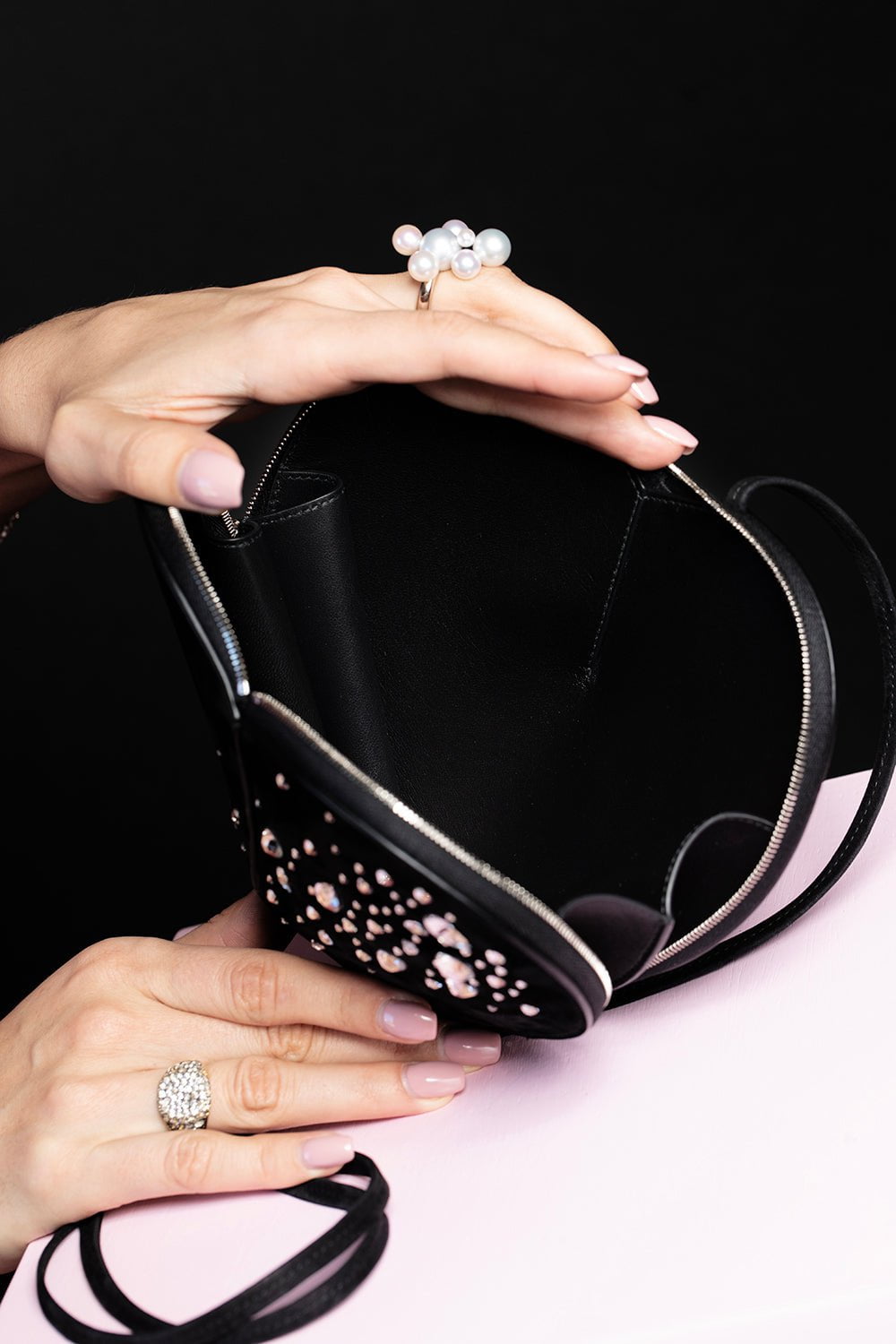 ALAÏA-Embellished Le Coeur Bag-NOIR