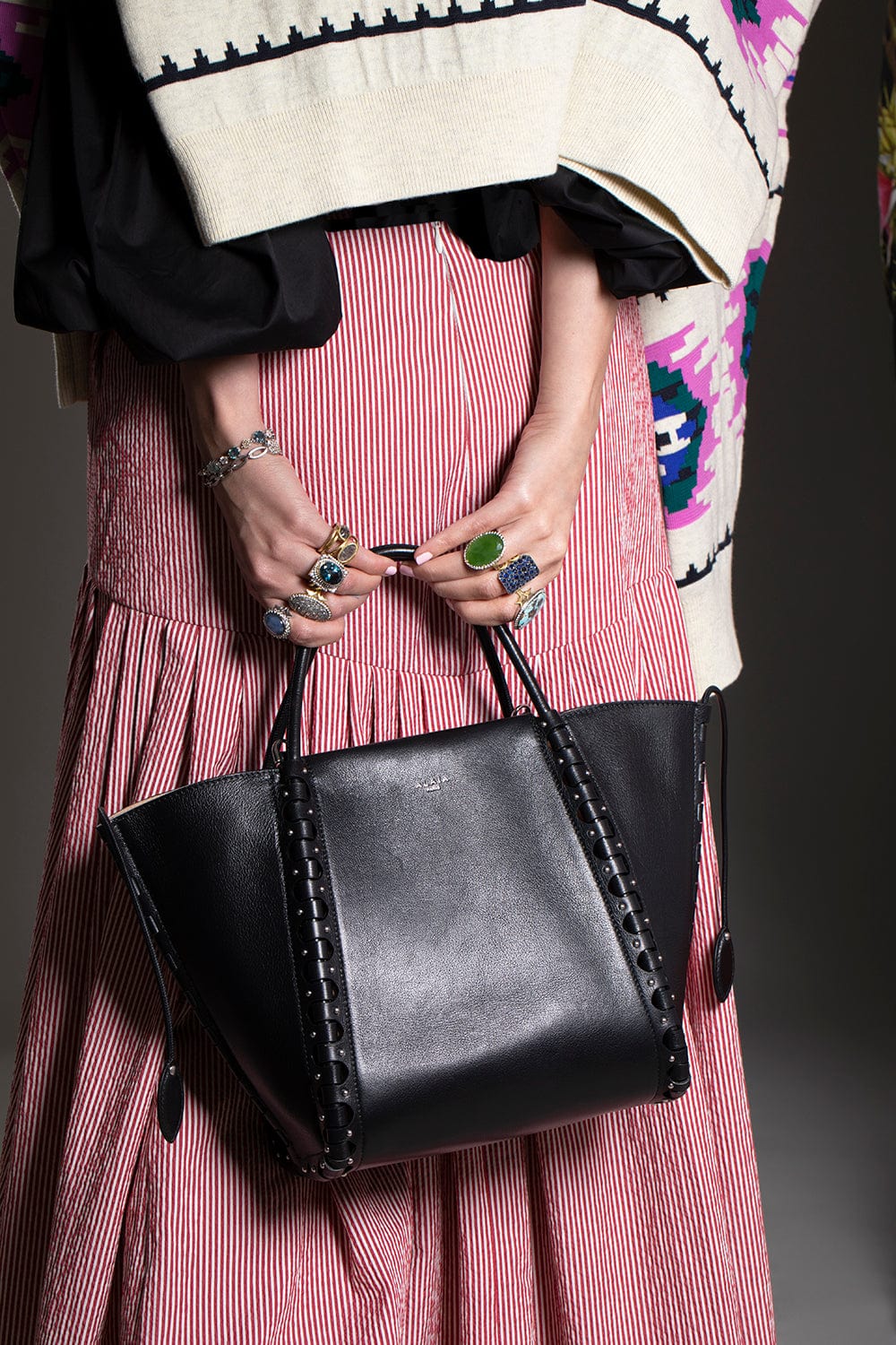 ALAÏA-Hinge Shoulder Bag-NOIR