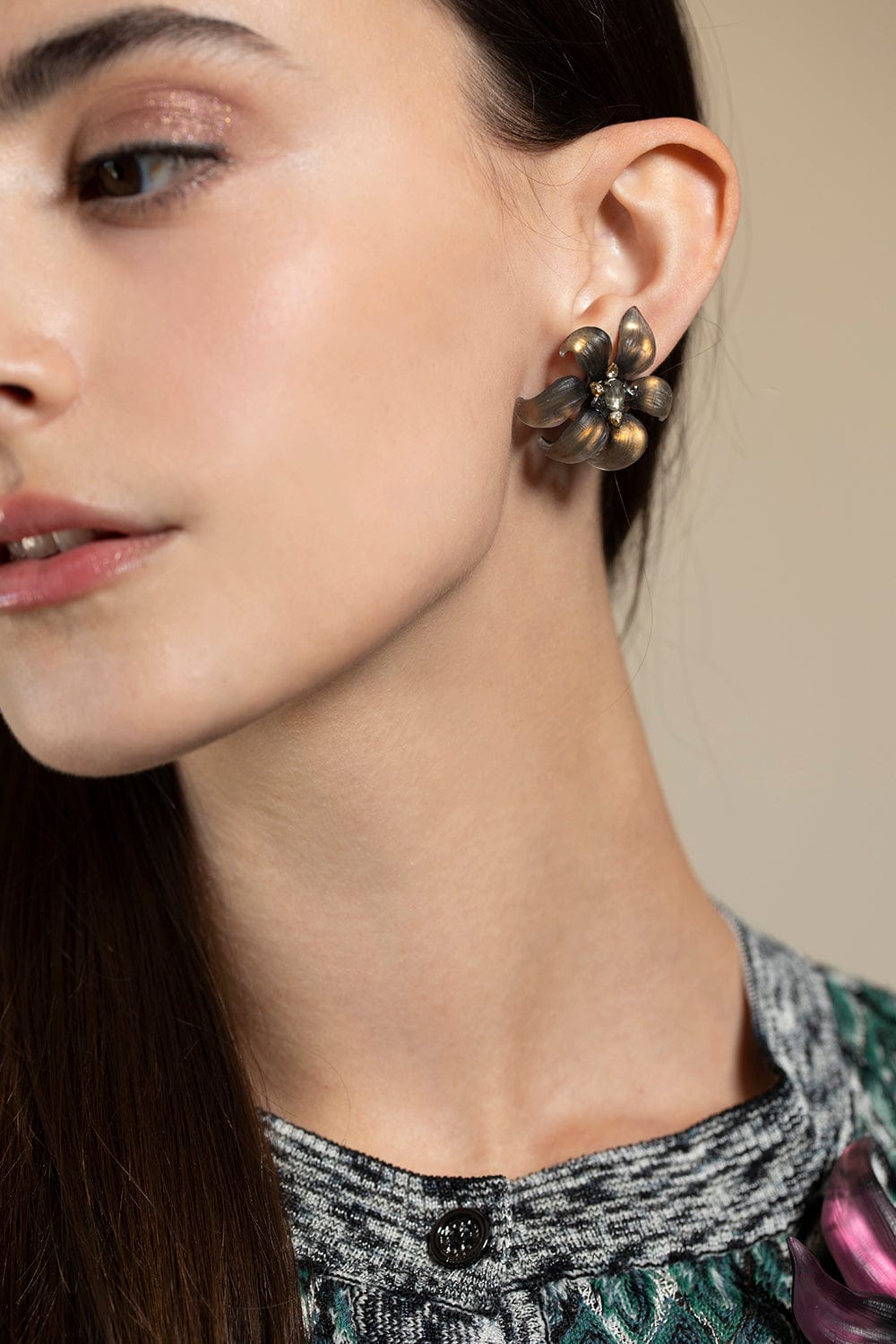ALEXIS BITTAR-Sultry Grey Burnt Fleur Large Flower Stud Earrings-GREY