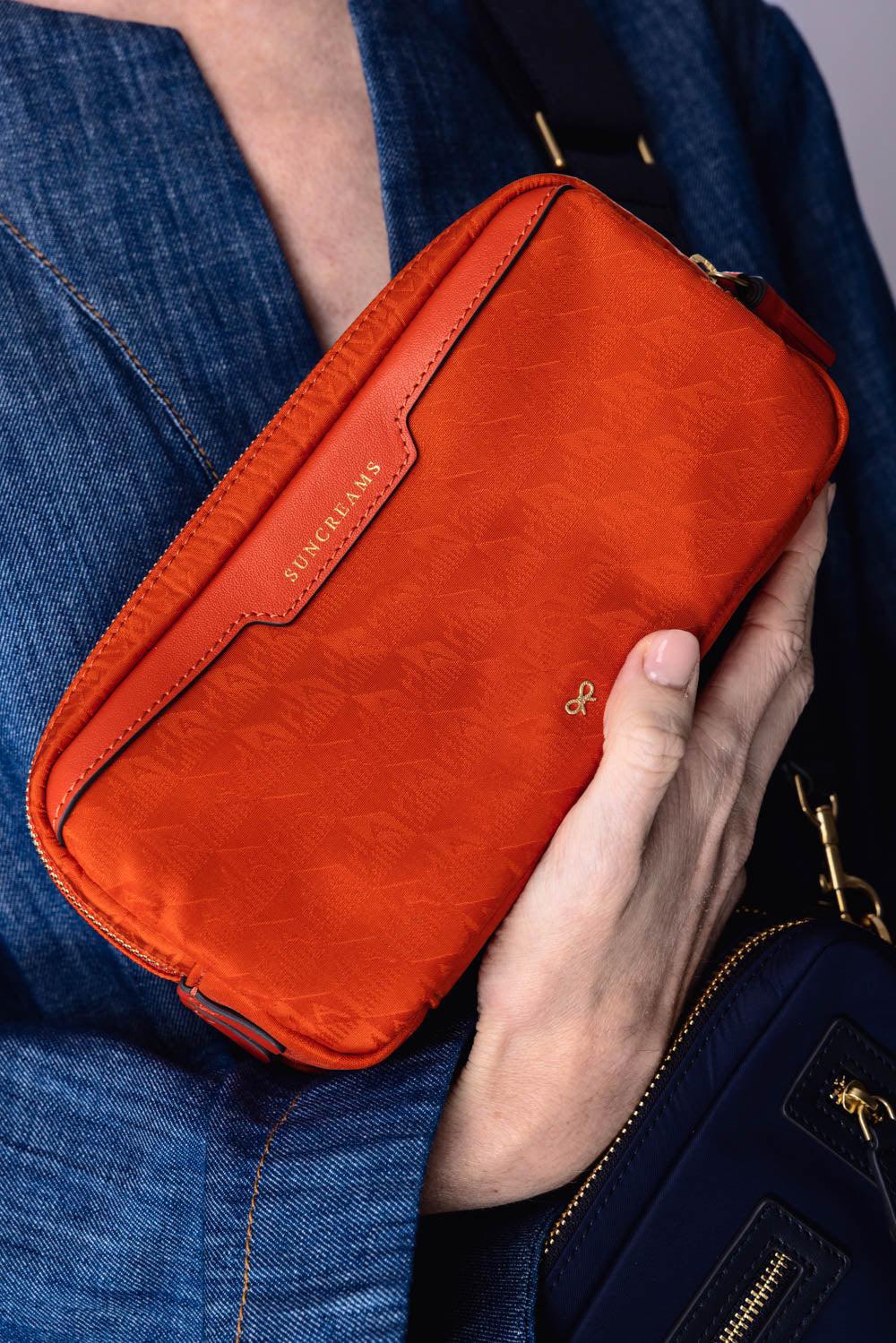 Anya Hindmarch ケース オレンジ/ブラック Beach Things Pouch | ANYA HINDMARCH – Marissa Collections