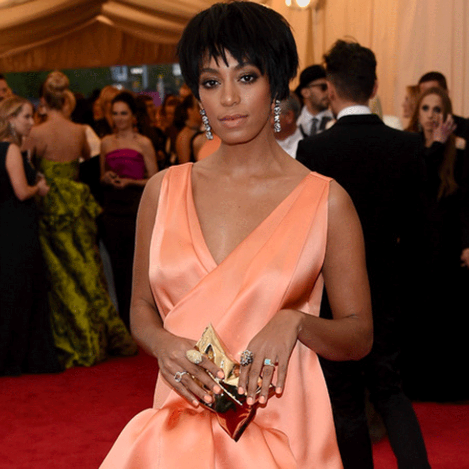 ANYA HINDMARCH-Crisp Metallic Packet-PALE GLD