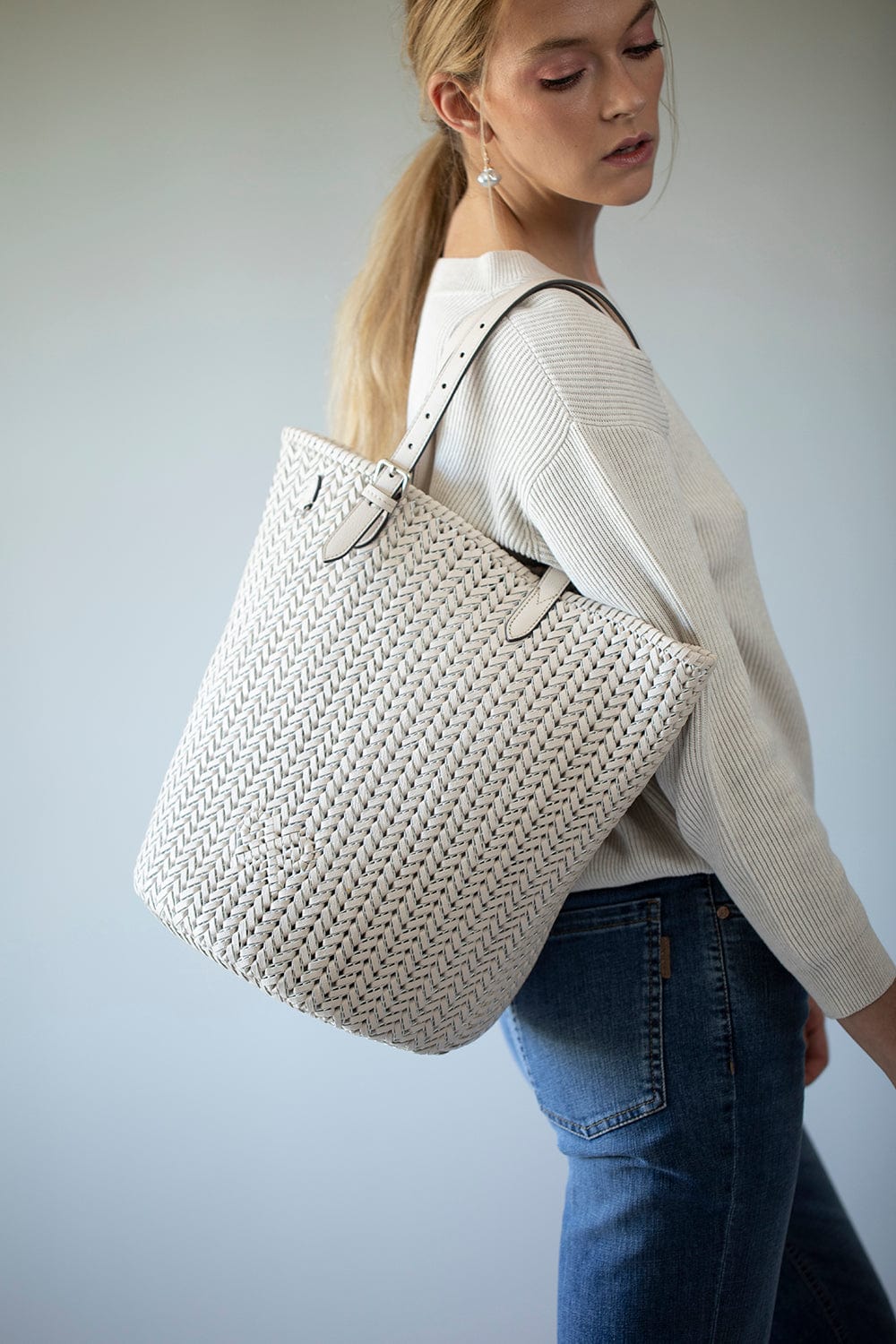 ANYA HINDMARCH-The Neeson Cylinder Tote-CHALK