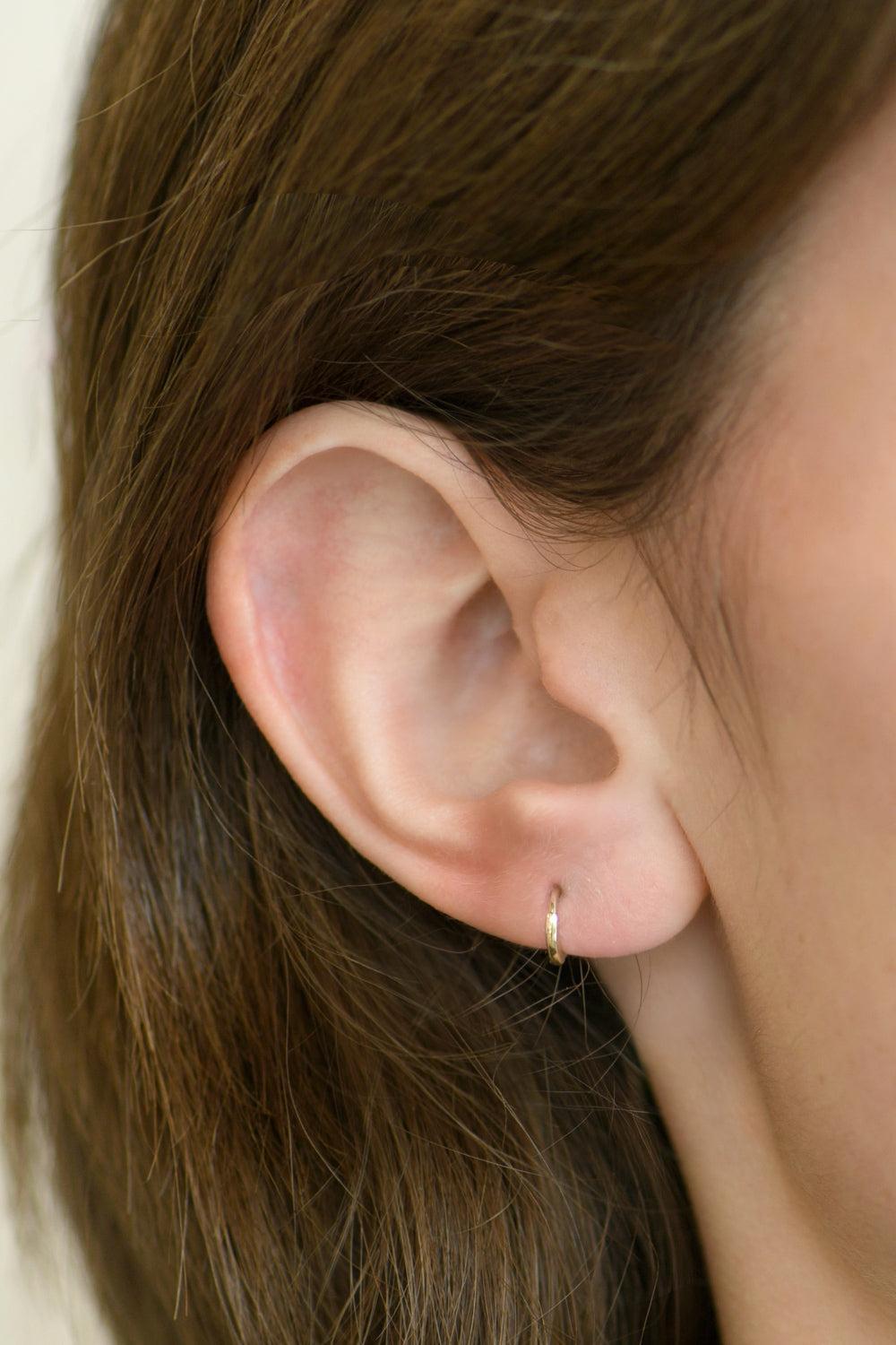 Classique Huggie Earring - 8mm-YELLOW GOLD-JEWELRYFINE JEWELEARRING-ANZIE