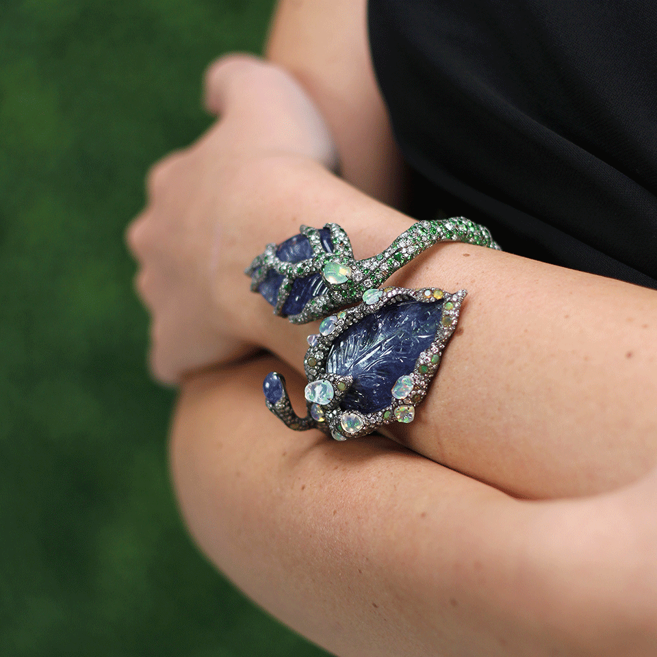 ARUNASHI-Carved Tanzanite Leaf Bangle-BLACK GOLD