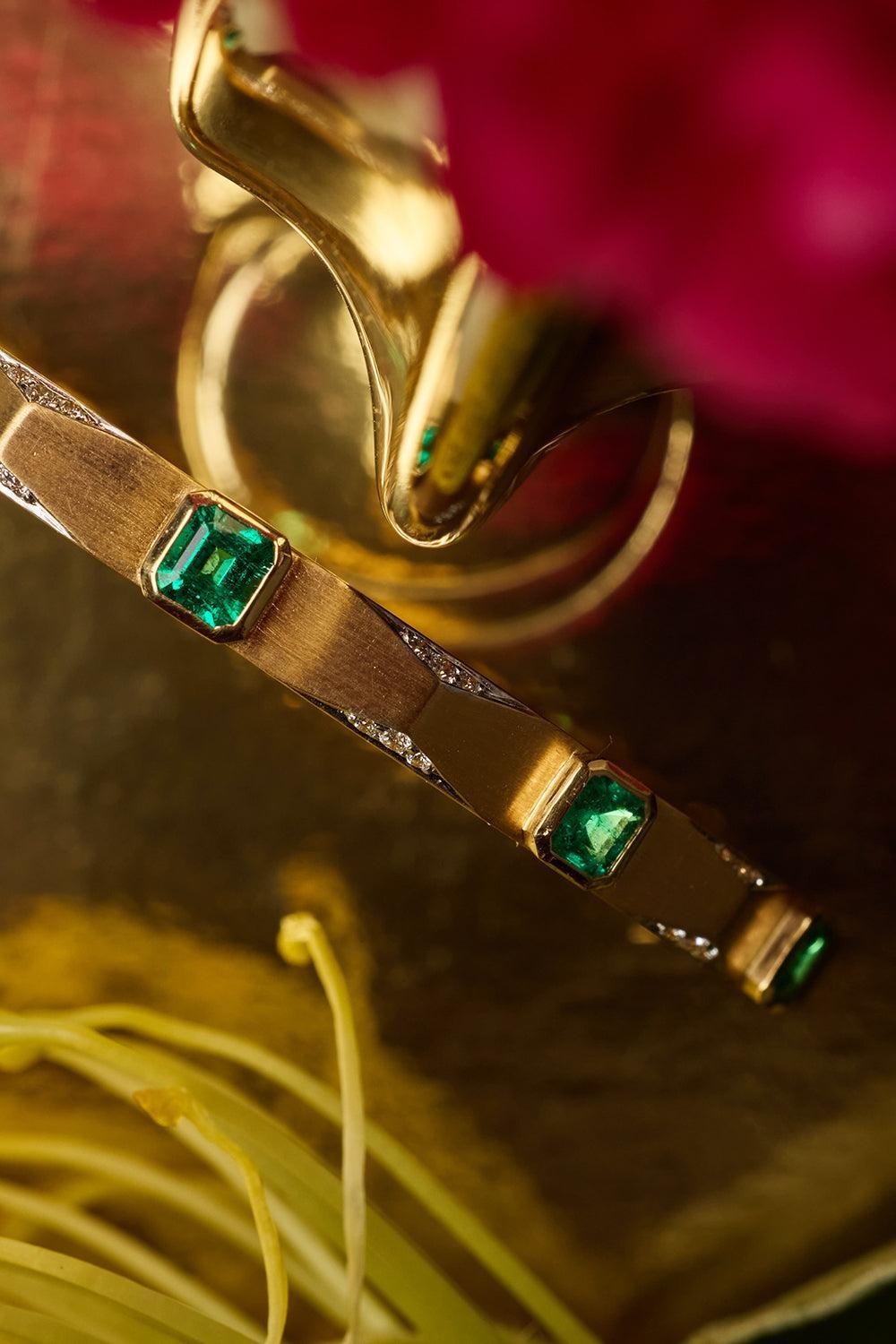 Emerald Octagon Enigma Bangle Bracelet-YELLOW GOLD-JEWELRYFINE JEWELBRACELET O-ARUNASHI