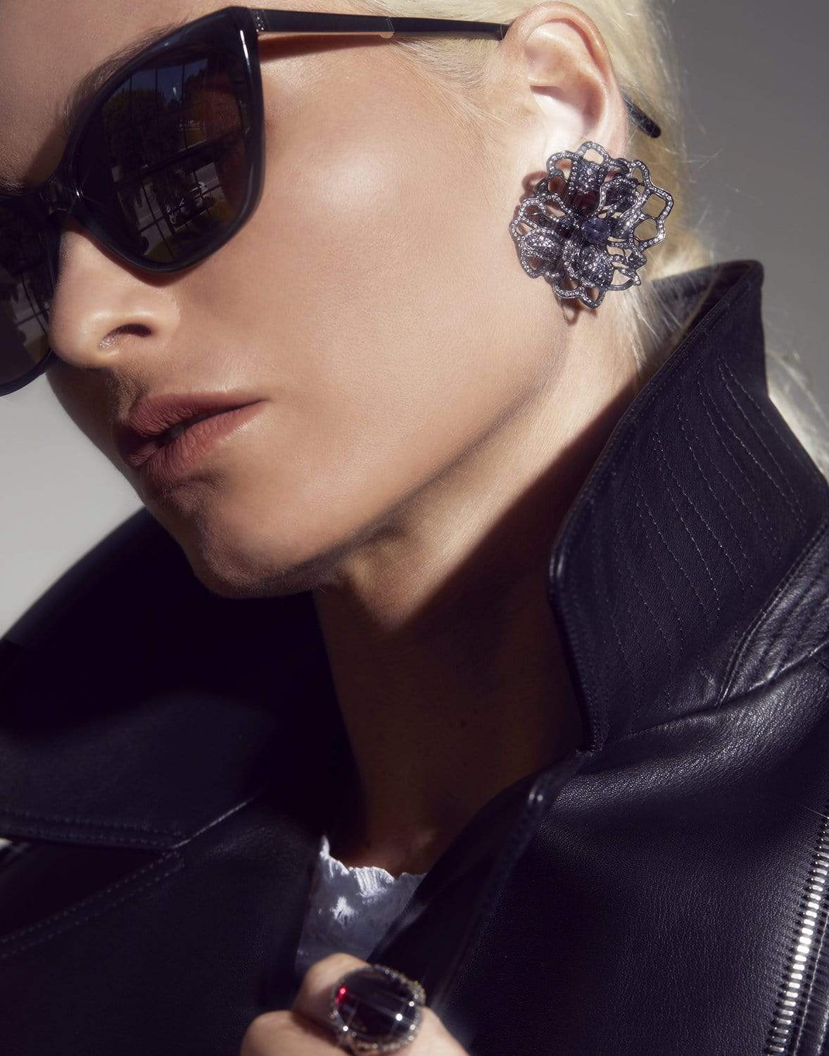 ARUNASHI-Diamond and Spinel Flower Earrings-BLACK GOLD