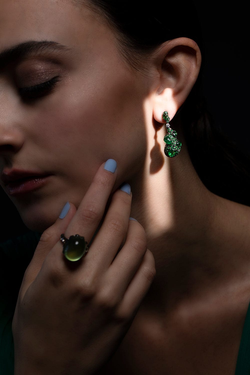 ARUNASHI-Tsavorite and Diamond Earrings-BLACK GOLD
