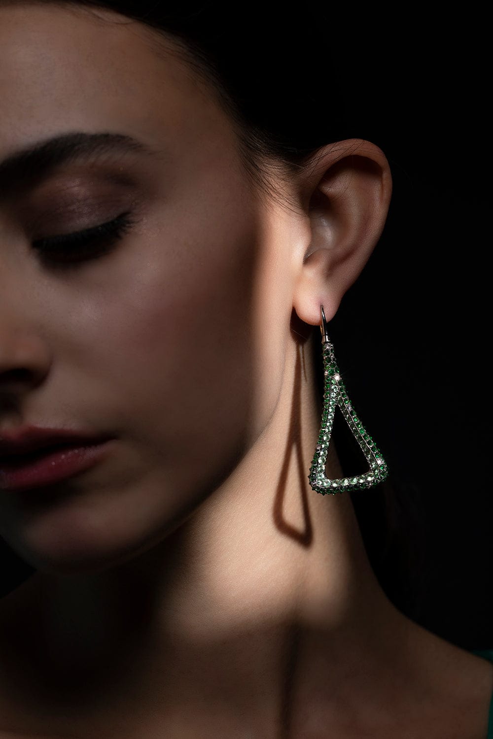 ARUNASHI-Tsavorite Triangle Earrings-BLACK GOLD