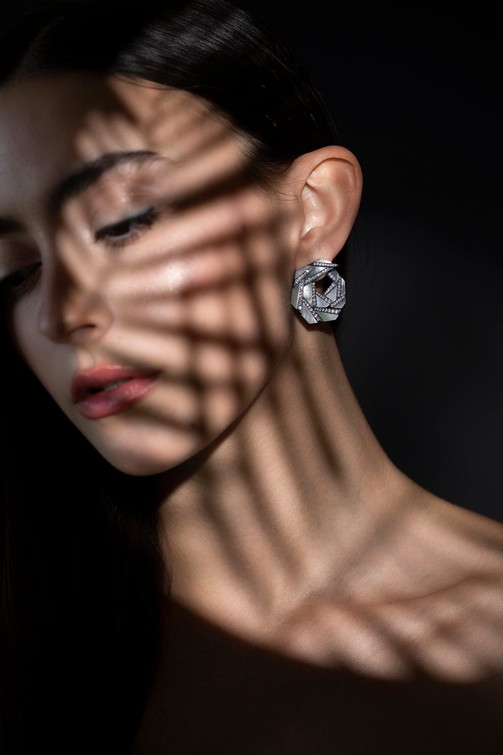 ARUNASHI-Origami Rose Earrings-WHITE GOLD