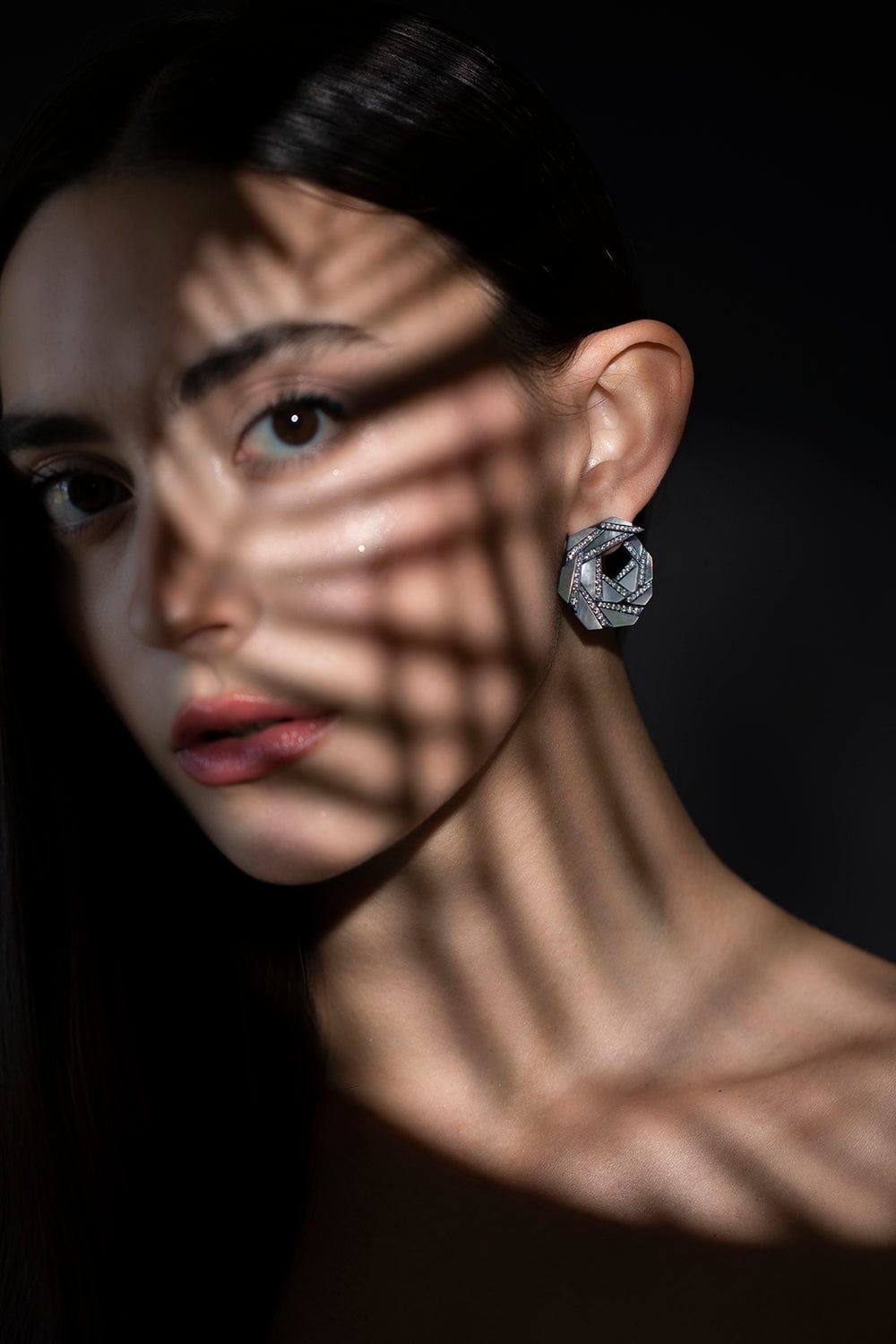ARUNASHI-Origami Rose Earrings-WHITE GOLD
