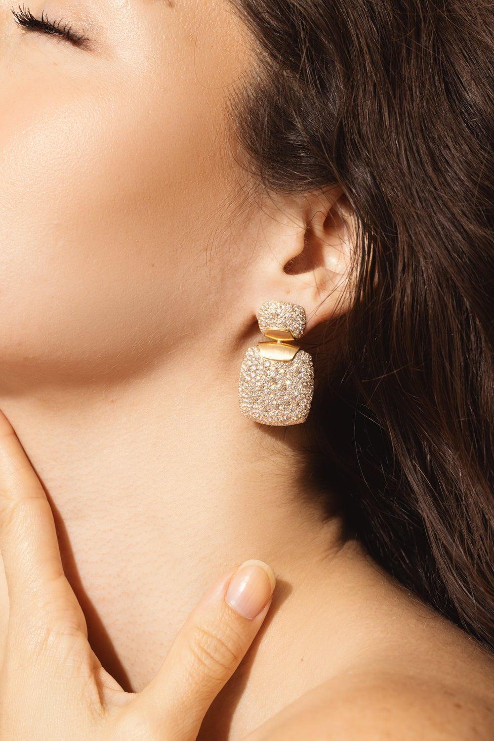 ARUNASHI-Full Diamond Lightening In A Square Earrings-YELLOW GOLD