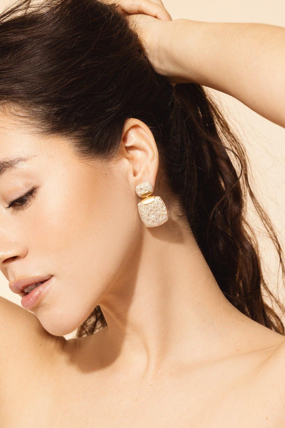 ARUNASHI-Full Diamond Lightening In A Square Earrings-YELLOW GOLD