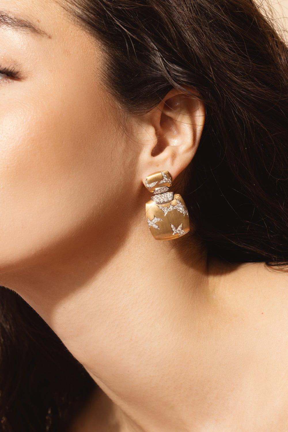 ARUNASHI-Lightening In A Square Earrings-YELLOW GOLD