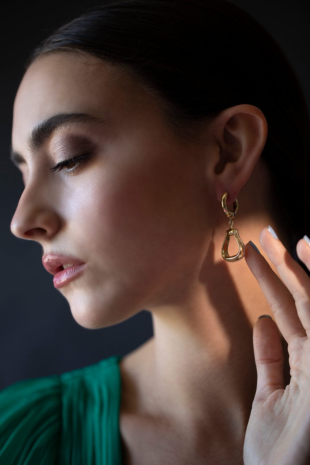 ARUNASHI-Stirrup Hoops-YELLOW GOLD