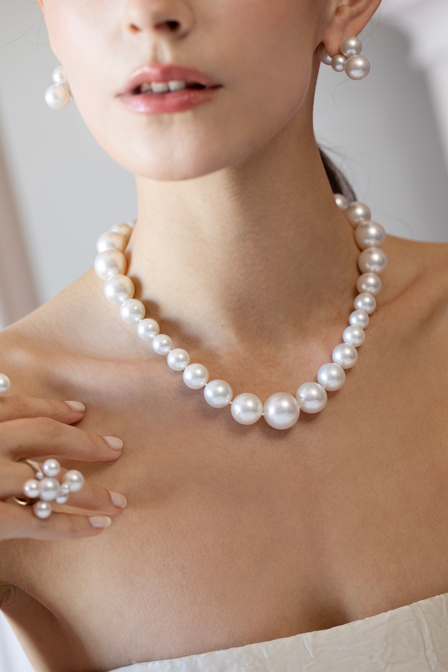 ASSAEL-South Sea Pearl Bubble Clasp Necklace-WHITE