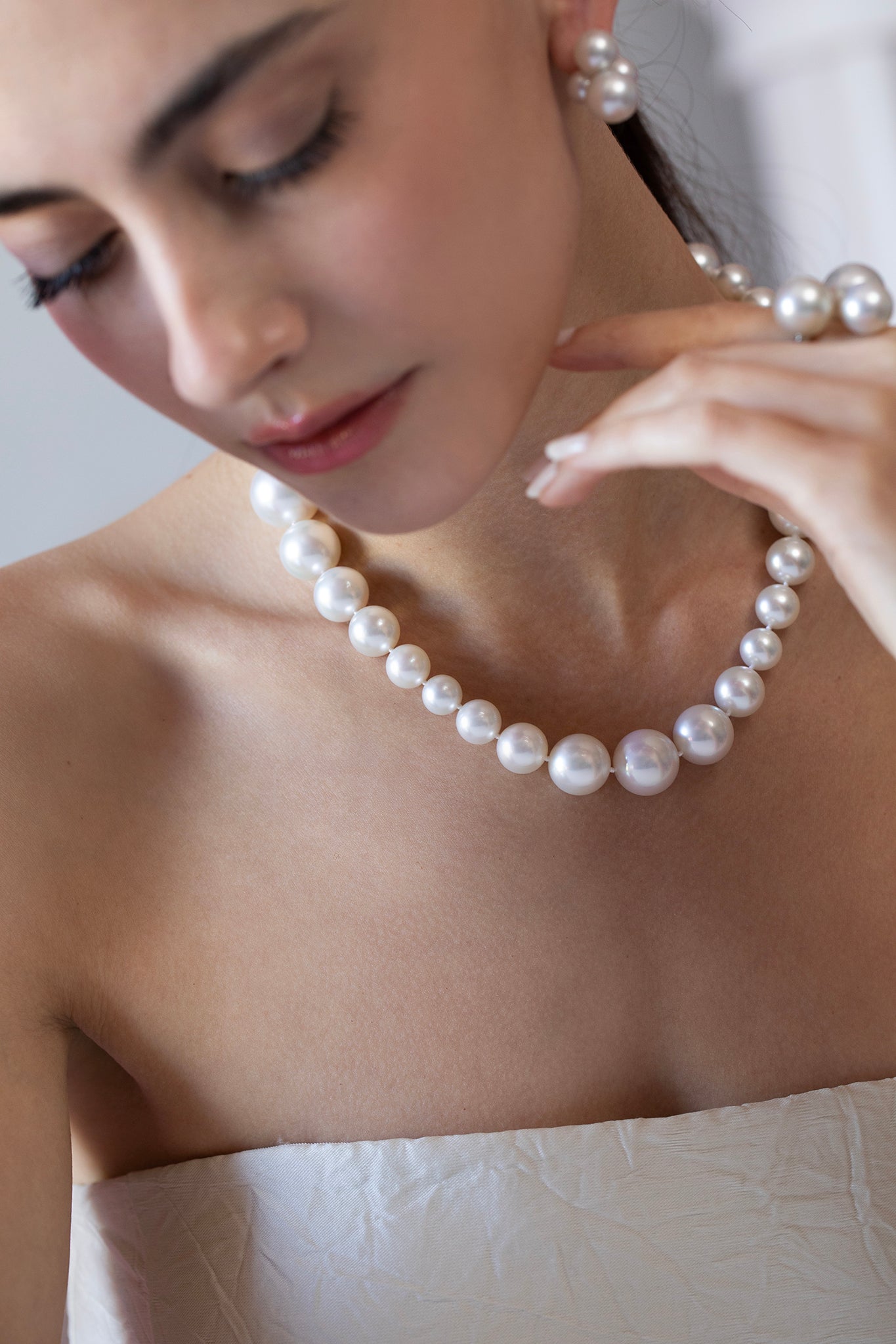ASSAEL-South Sea Pearl Bubble Clasp Necklace-WHITE