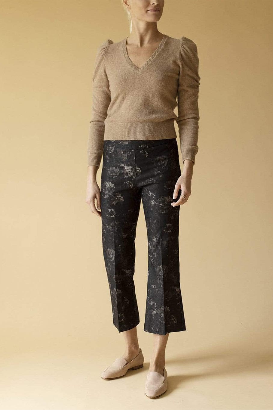 AVENUE MONTAIGNE-Leo Crop Flare Pant - Black-