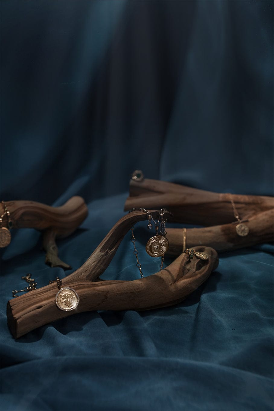 AZLEE-Small Compass Pave Bar Diamond Coin Charm-YELLOW GOLD