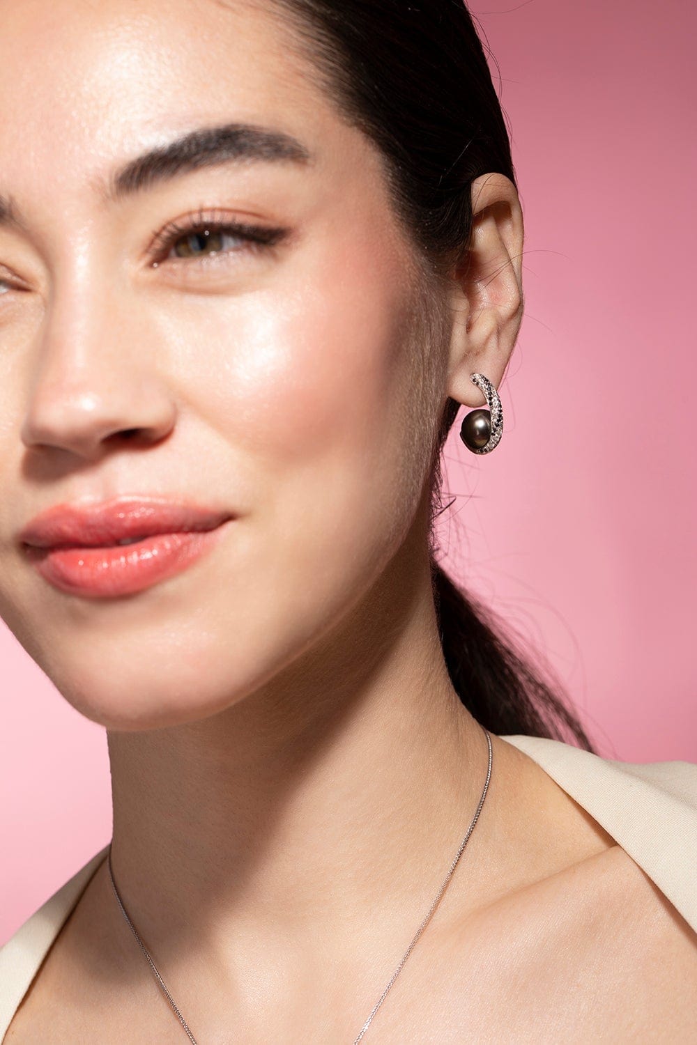 BAGGINS-Tahitian Pearl Twist Earrings-WHITE GOLD