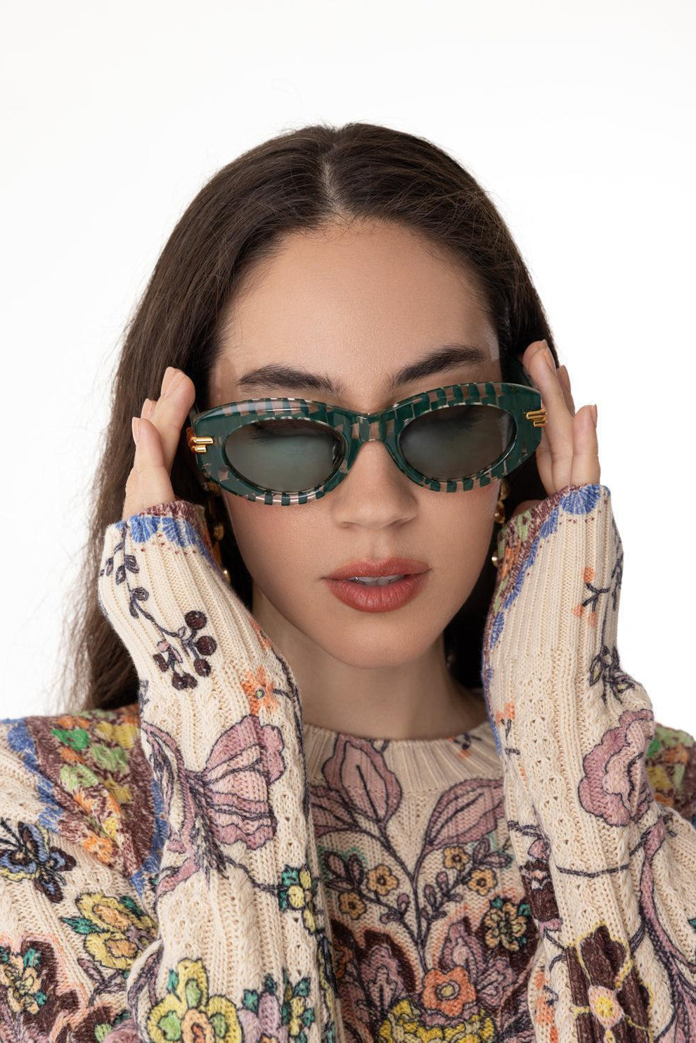 Bottega Veneta Emerald Green Oval Sunglasses with Gold Temples Classic Oval Sunglasses in Gold/green | Bottega Veneta US main image 2