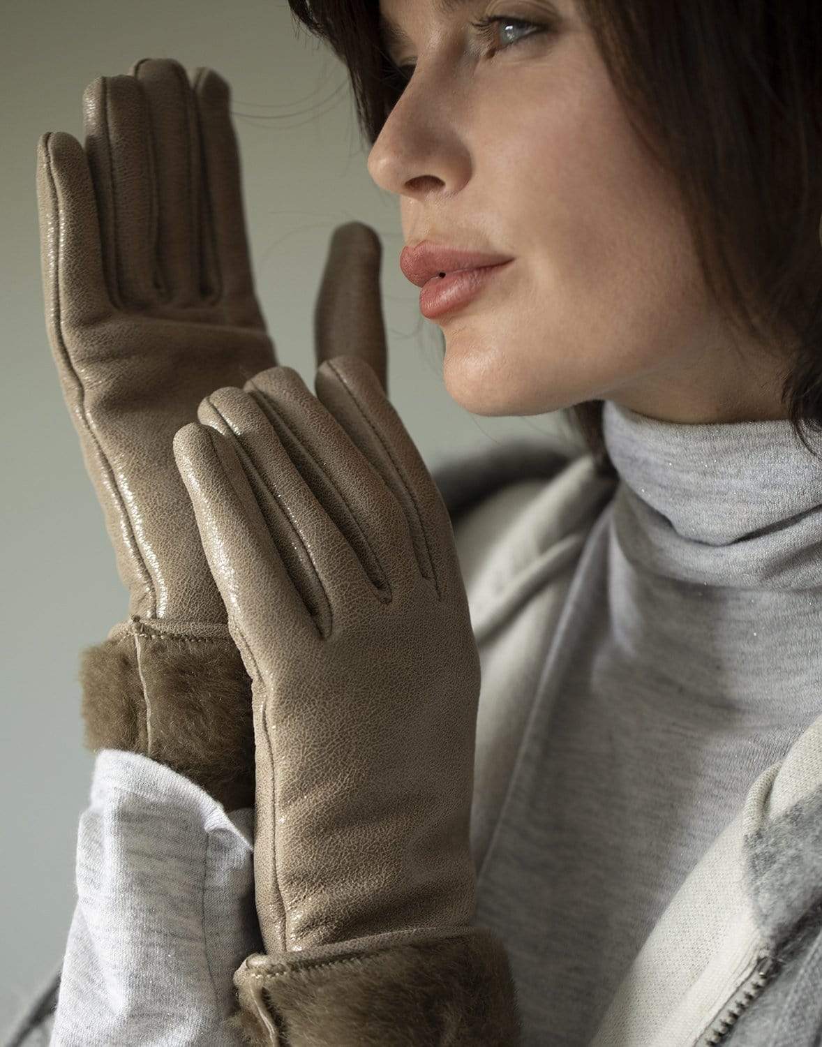 BRUNELLO CUCINELLI-Buffered Leather Shearling Gloves-ELEPHANT