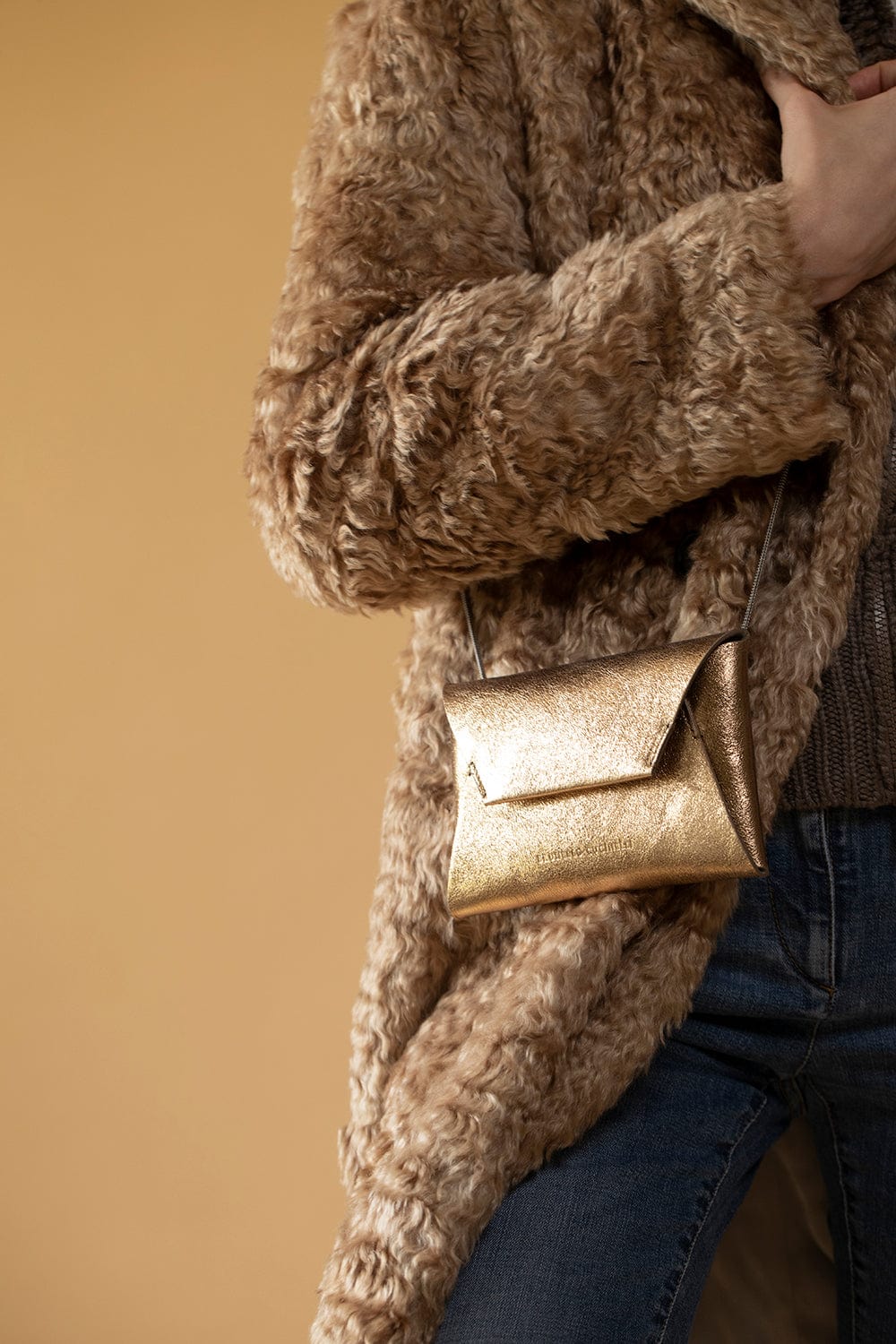 BRUNELLO CUCINELLI-Textured Metallic Envelop Bag-ORO SCURO
