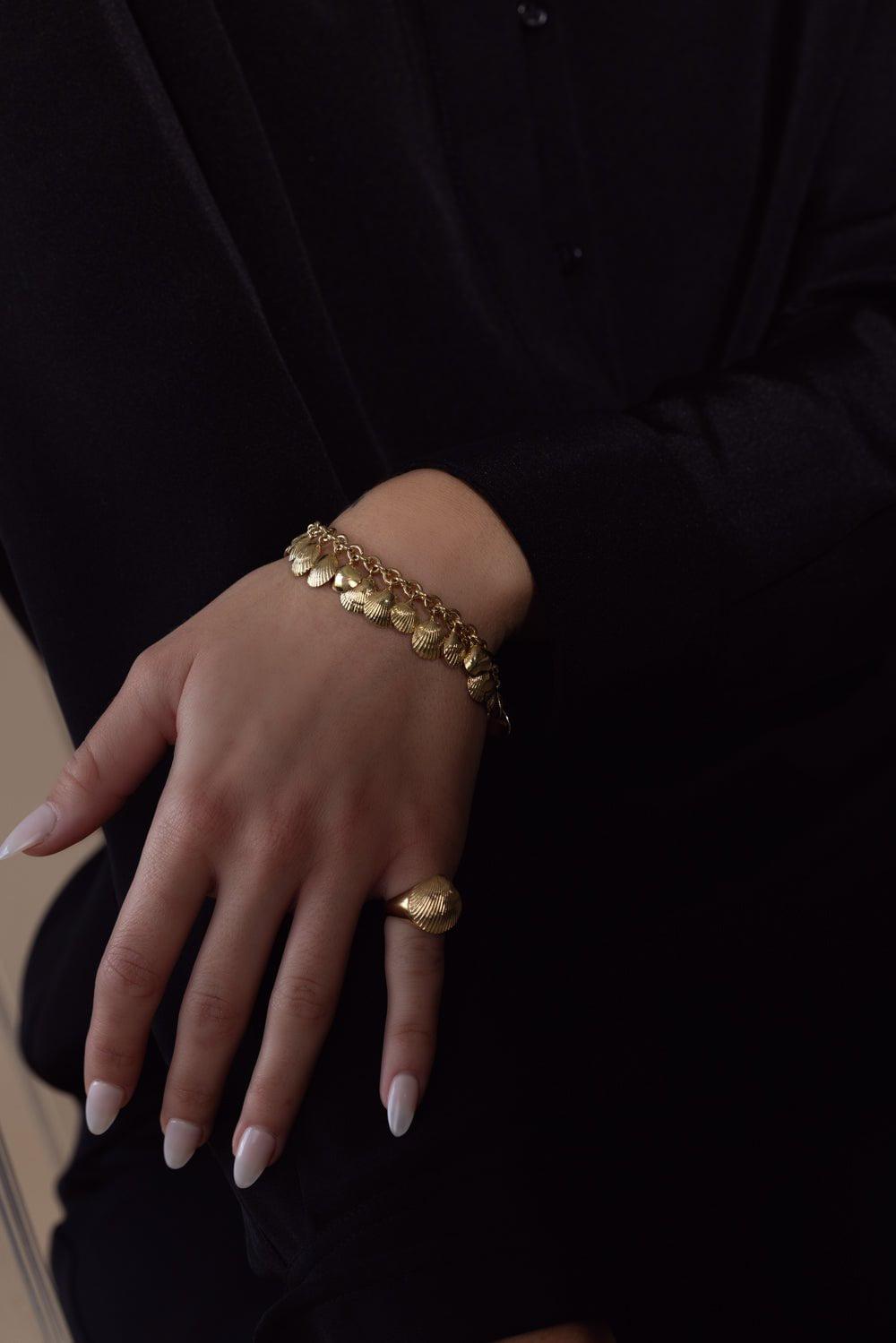 CADAR-Shell Charm Bracelet-YELLOW GOLD