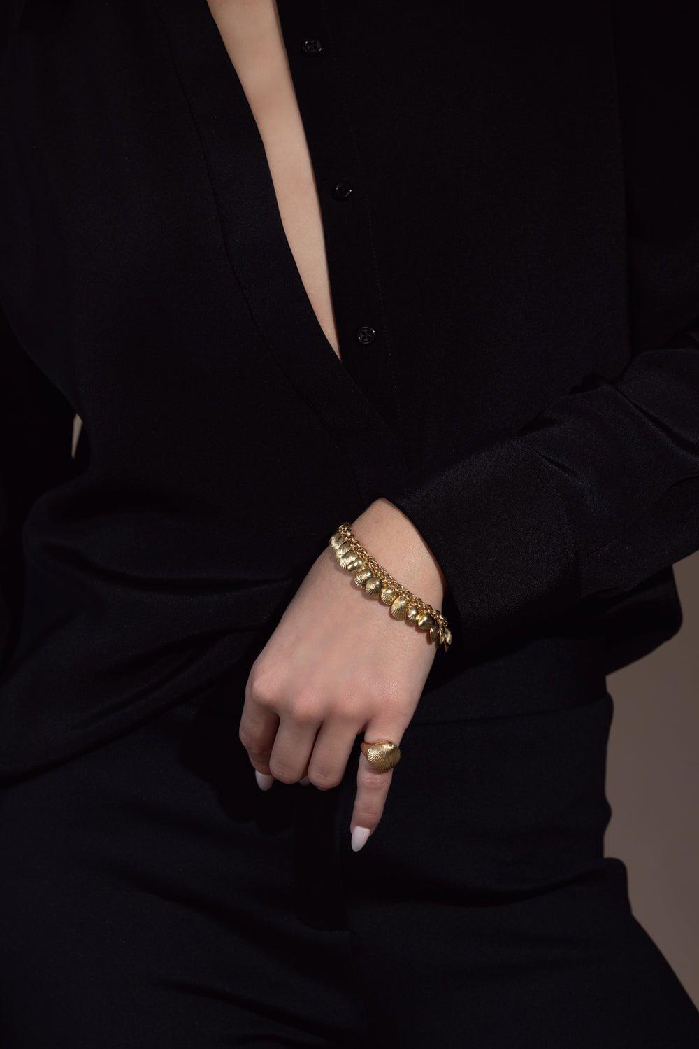 CADAR-Shell Charm Bracelet-YELLOW GOLD