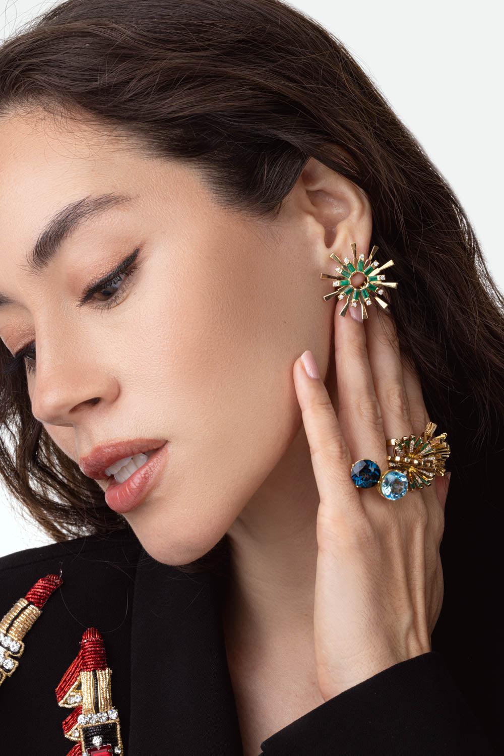 CAROL KAUFFMANN-Emerald Diamond Valentim Baguette Twisted Hoop Earrings-YELLOW GOLD