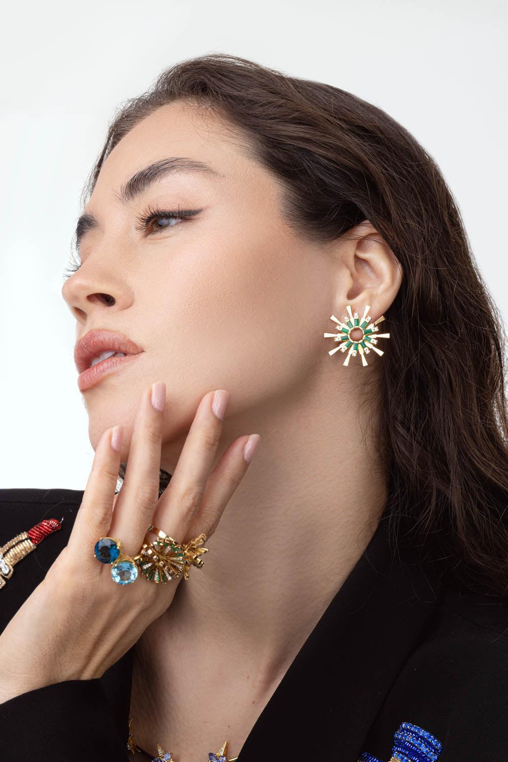 CAROL KAUFFMANN-Emerald Diamond Valentim Baguette Twisted Hoop Earrings-YELLOW GOLD