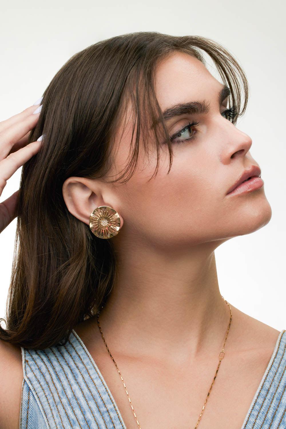 Medium Explosion Diamond Earrings-YELLOW GOLD-JEWELRYFINE JEWELEARRING-CAROL KAUFFMANN