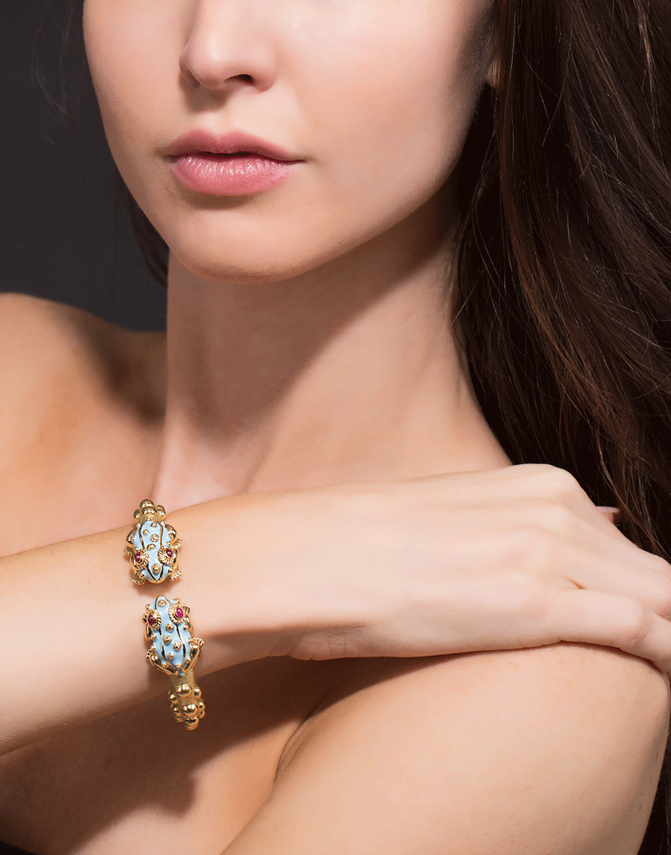 DAVID WEBB-Baby Frog Blue Enamel And Ruby Bangle-YELLOW GOLD