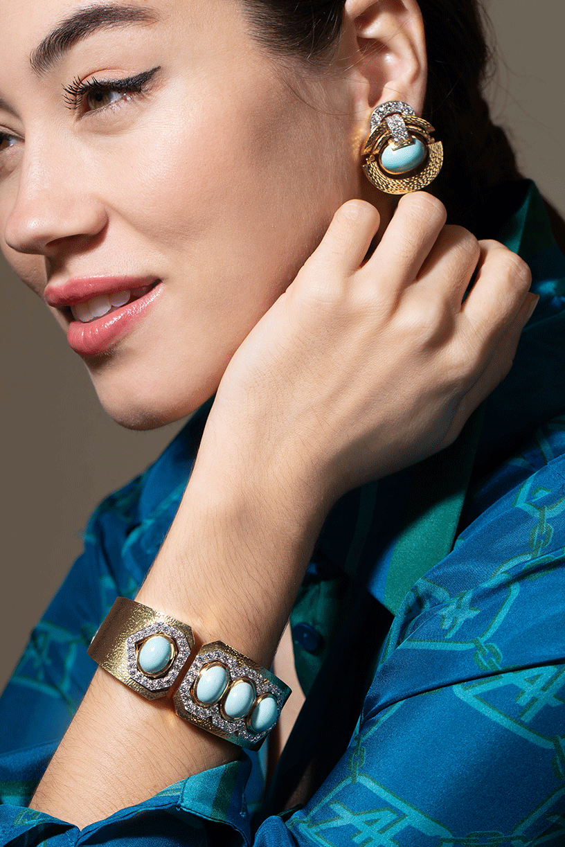 DAVID WEBB-Cabochon Turquoise Cuff-YELLOW GOLD