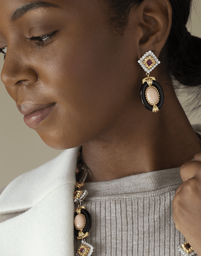 DAVID WEBB-Cabochon Angelskin Coral And Black Onyx Earrings-YELLOW GOLD