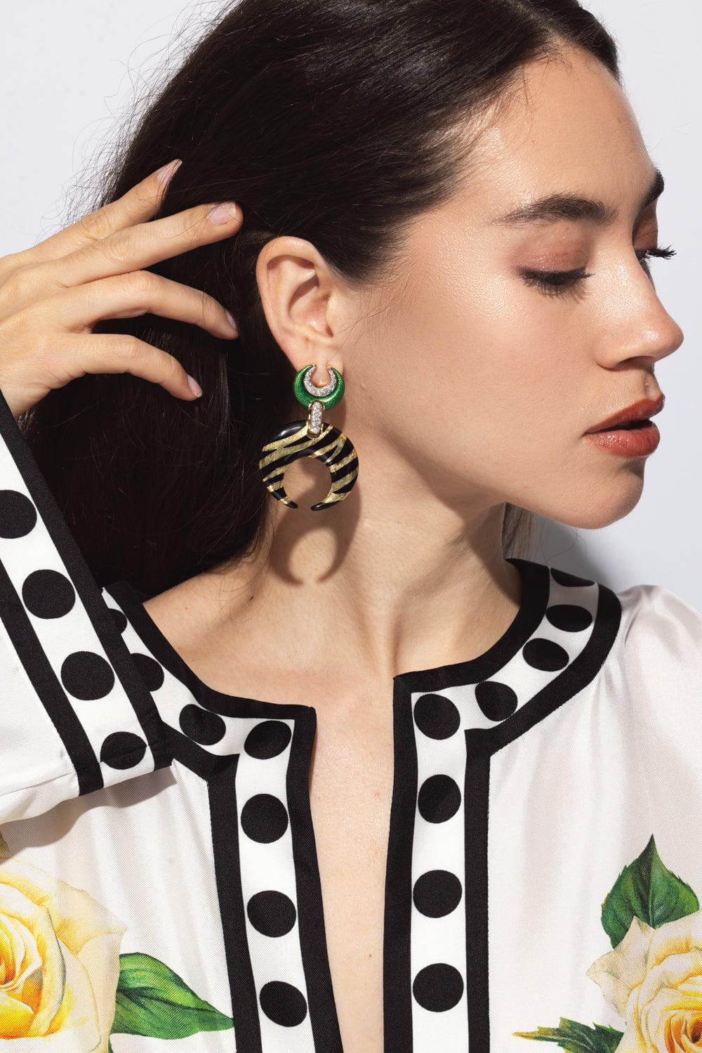  DAVID WEBB-Tiger Stripe Crescent Earrings-YELLOW GOLD 