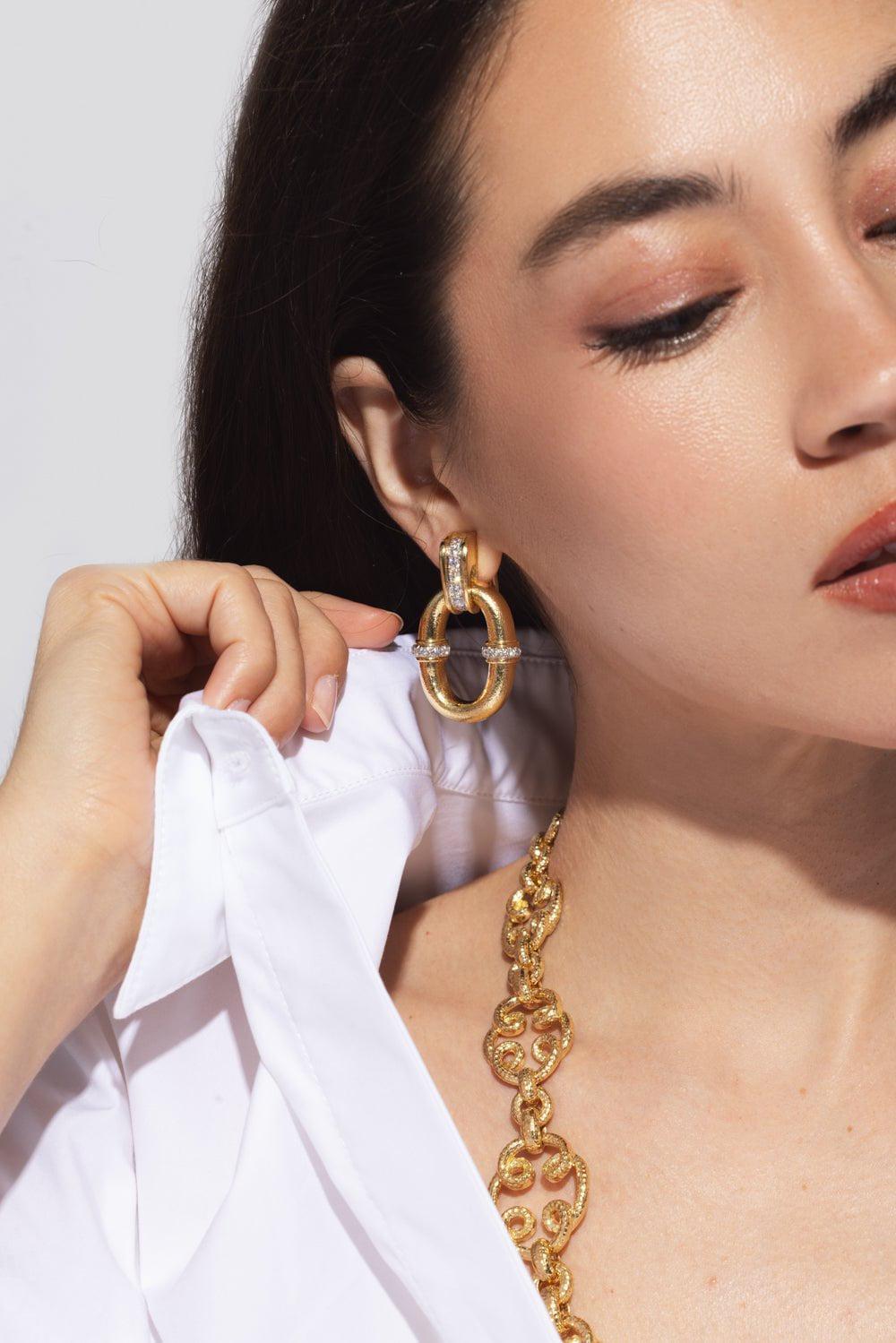 DAVID WEBB-Hammered Oval Link Earrings-YELLOW GOLD