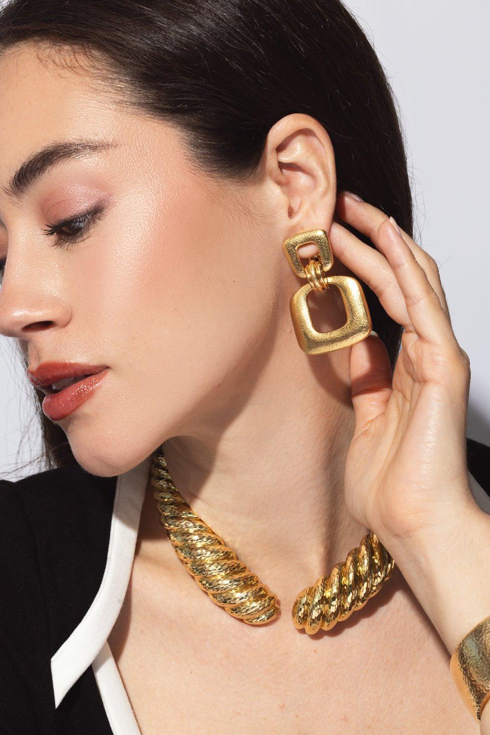 DAVID WEBB-Hammered Retro Hoop Earrings-YELLOW GOLD