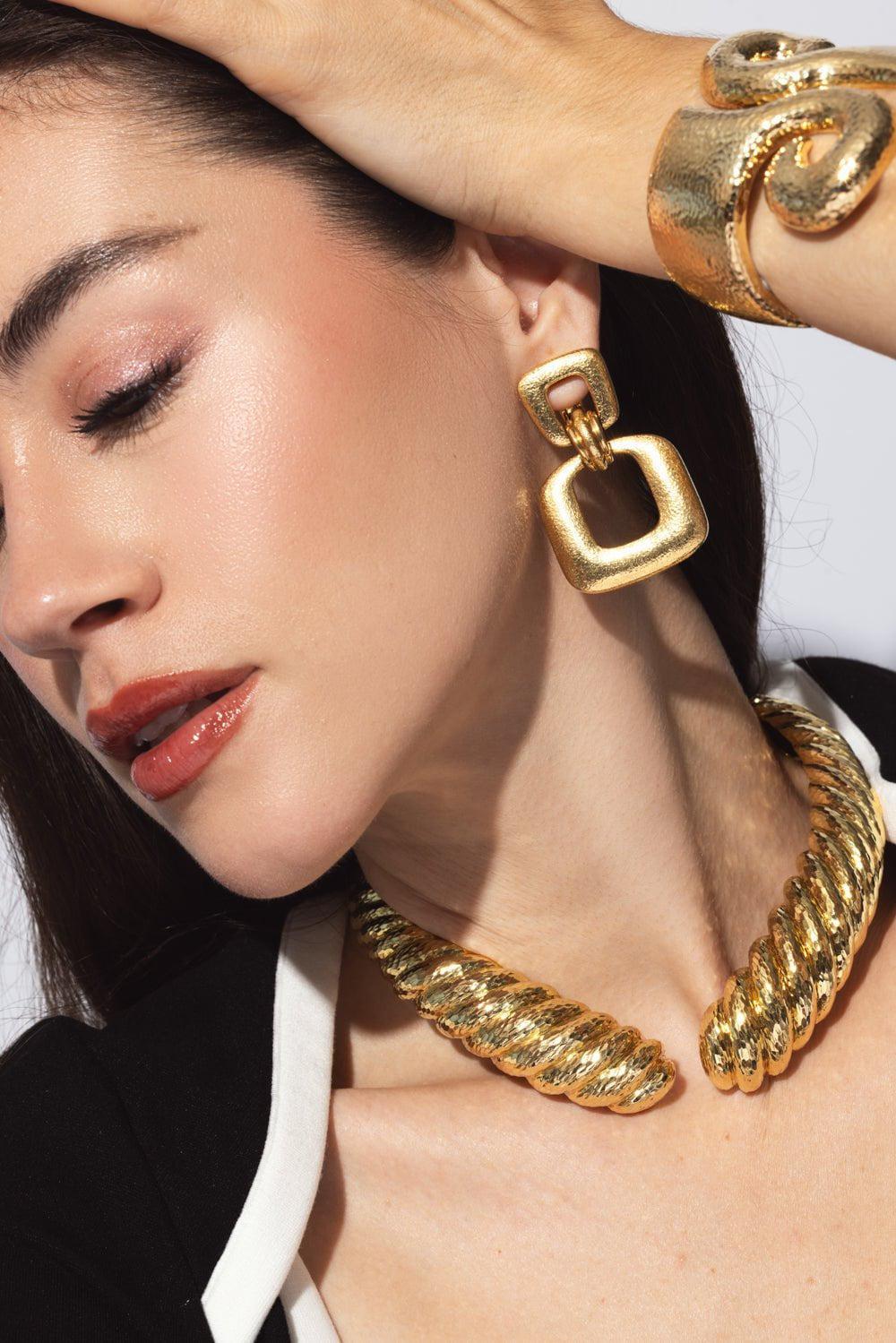 DAVID WEBB-Hammered Retro Hoop Earrings-YELLOW GOLD