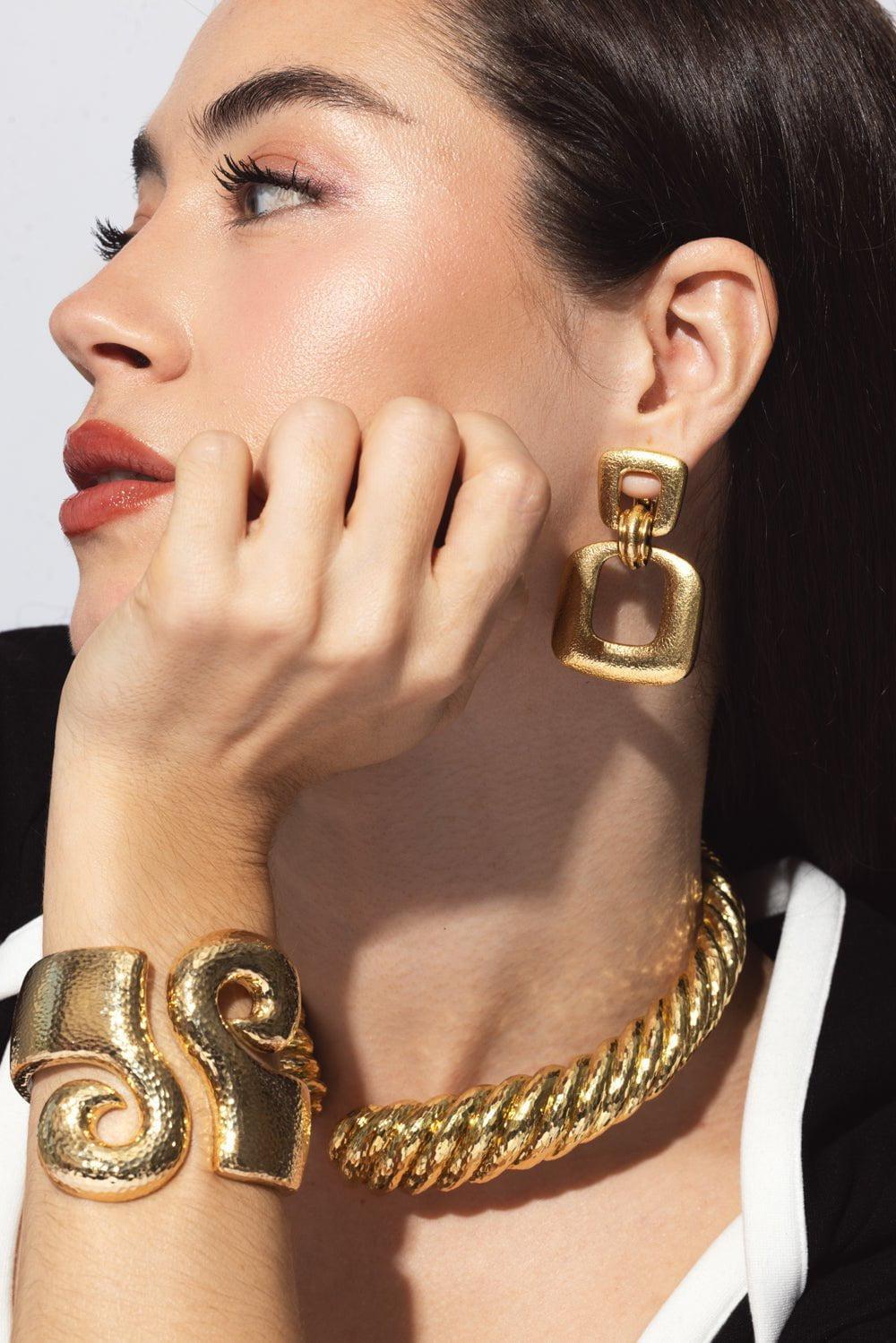 DAVID WEBB-Hammered Retro Hoop Earrings-YELLOW GOLD