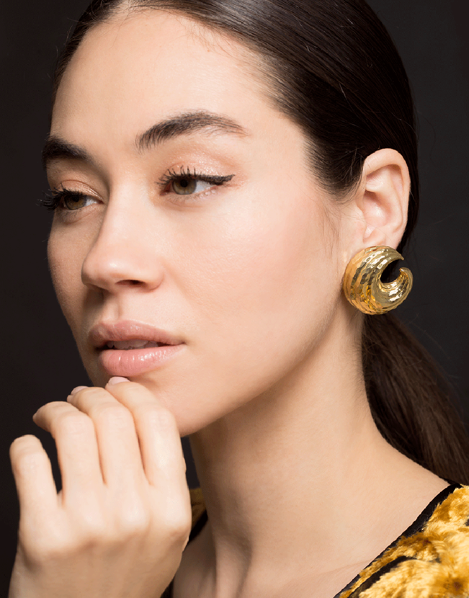 DAVID WEBB-Swirl Hammered Gold Earrings-YLW GOLD