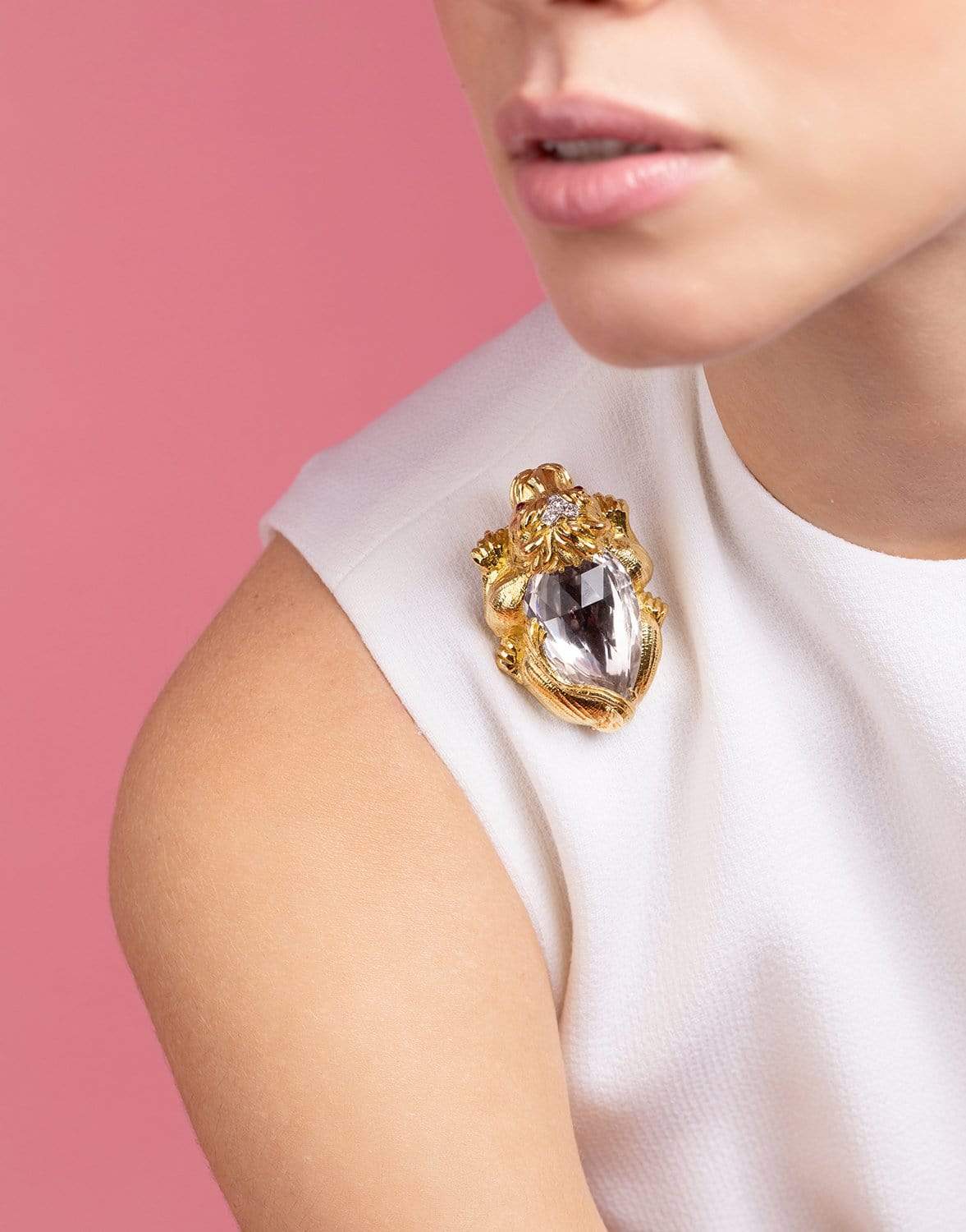 DAVID WEBB-Rock Crystal Lion Brooch-YELLOW GOLD
